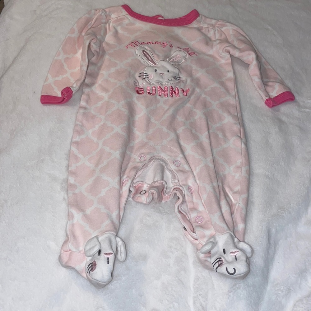 Weeplay 3-6 month mommy’s little bunny, pink with bunny on feet onesie